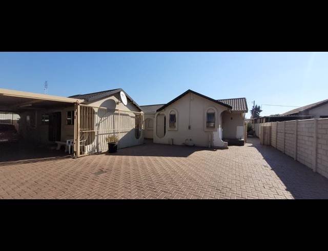 3 BEDROOM HOUSE FOR SALE IN MAYBERRY PARK